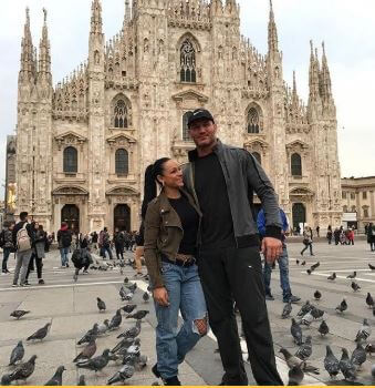 Kim and Randy are enjoying their holiday in Milan Cathedral, Italy